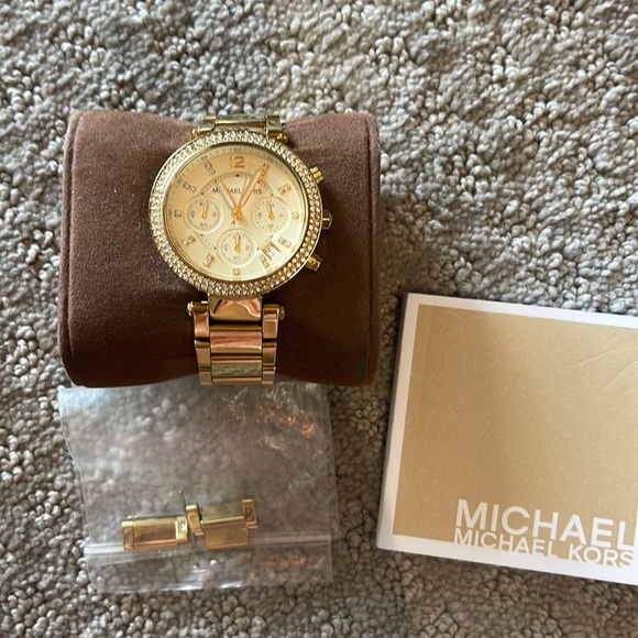 Gold Michael Kors watch. - Picture 1 of 2